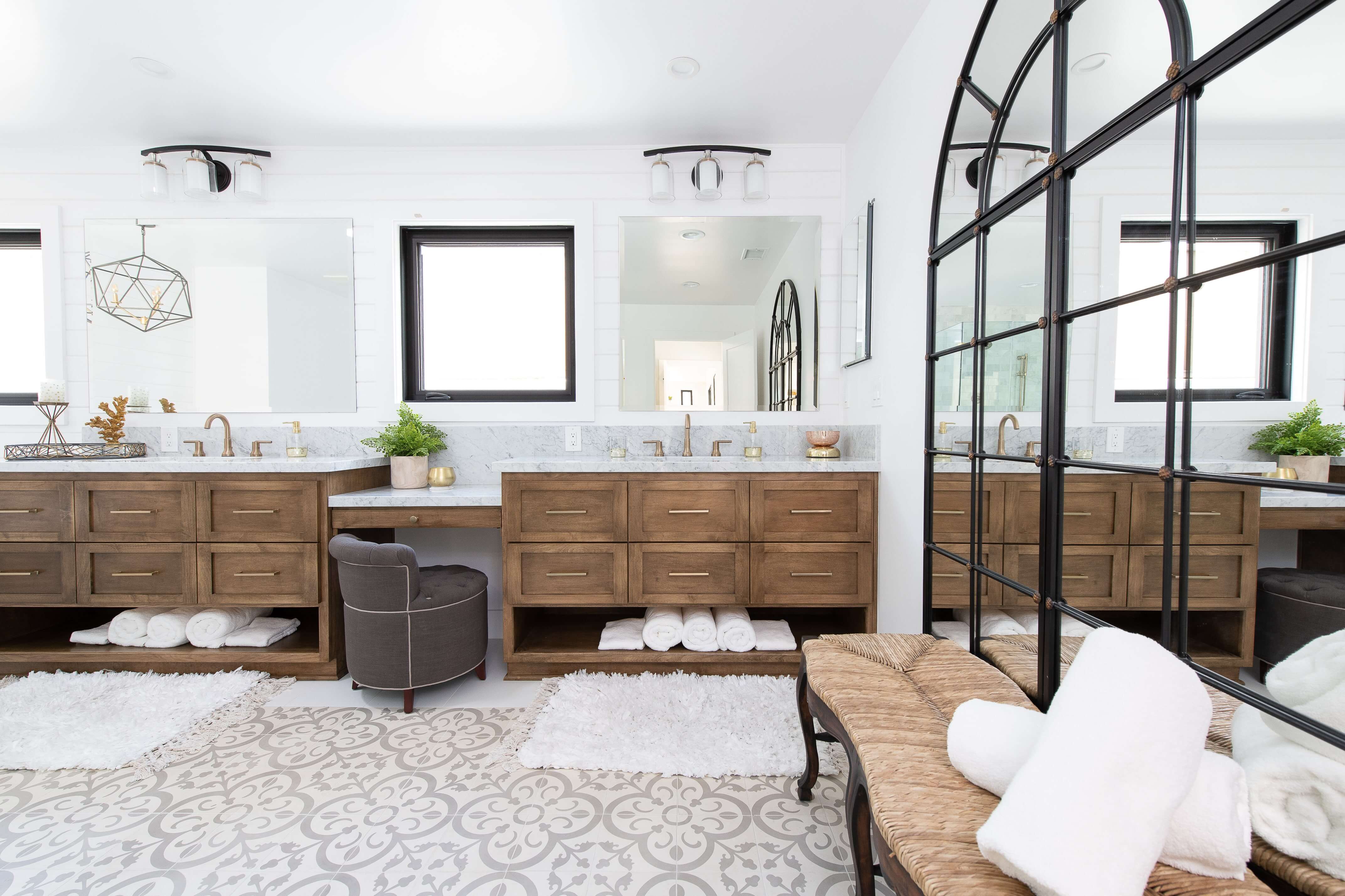 Modern Farmhouse - Bathroom