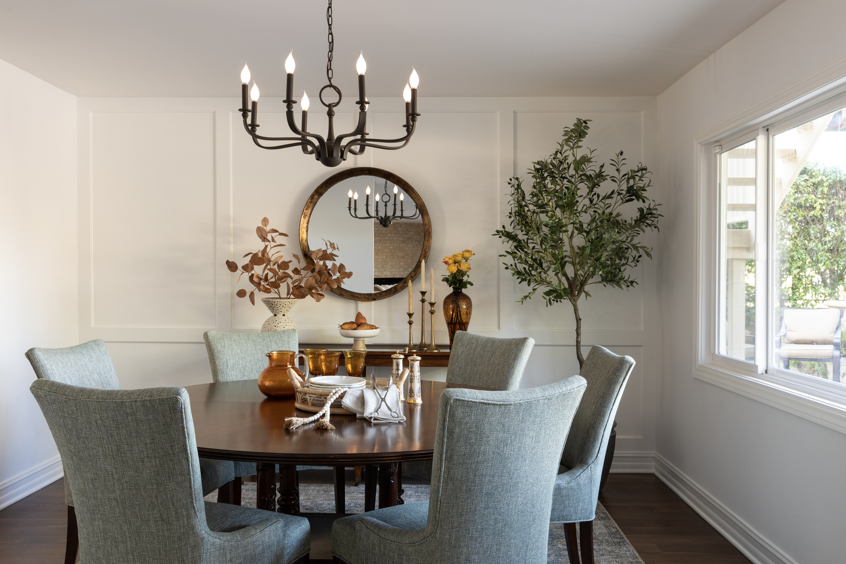 Highwood Circle - Living Detail