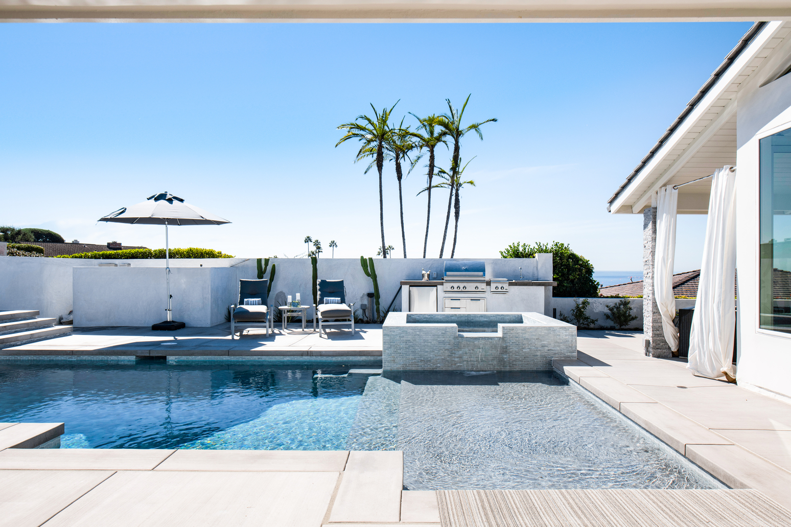 Monarch Bay Terrace - Dining Detail