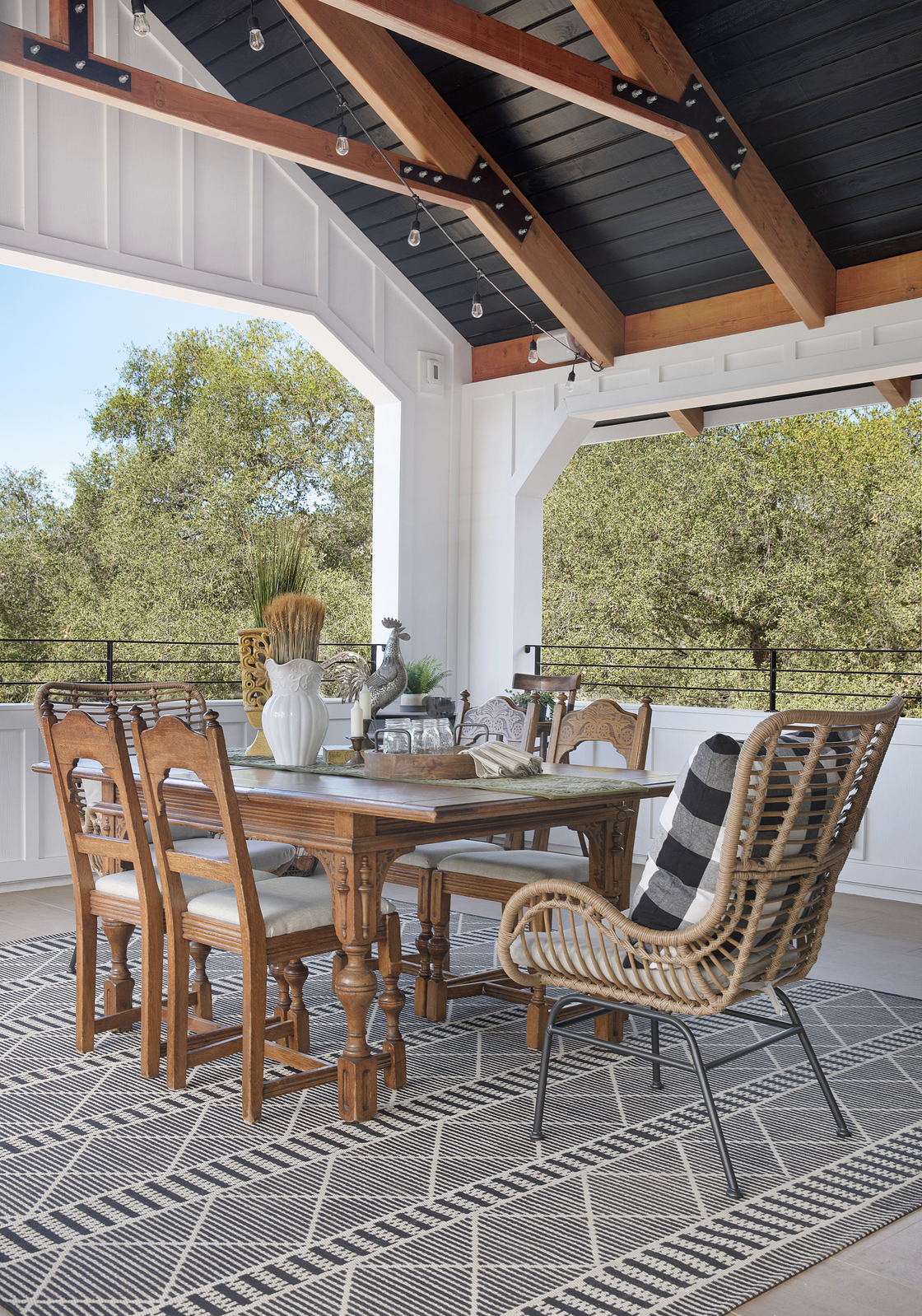 Trabuco Canyon Farmhouse - Dining